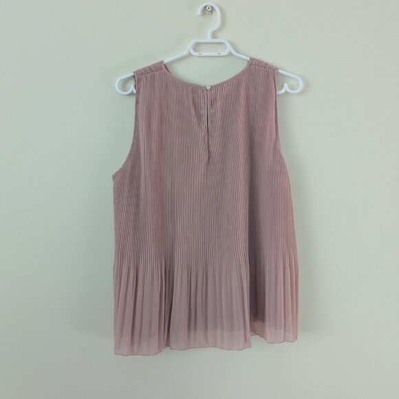 Ricki's pleated shirt - Picture 2 of 3